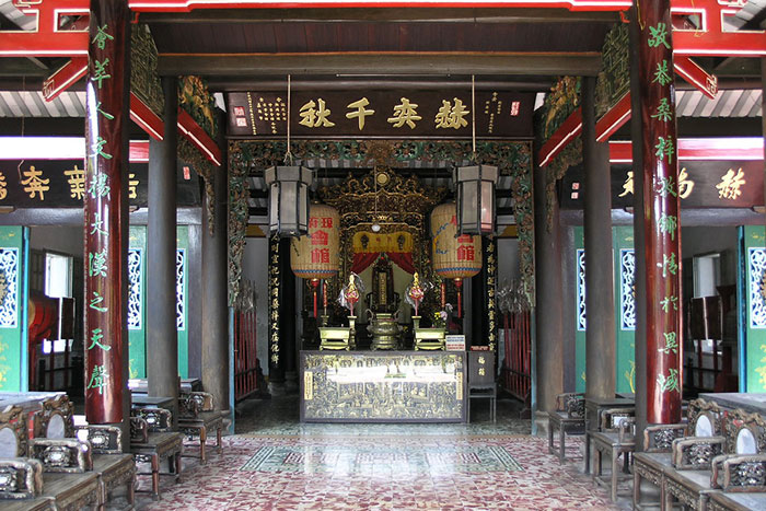 temple chinois trieu chau visiter hoi an autel